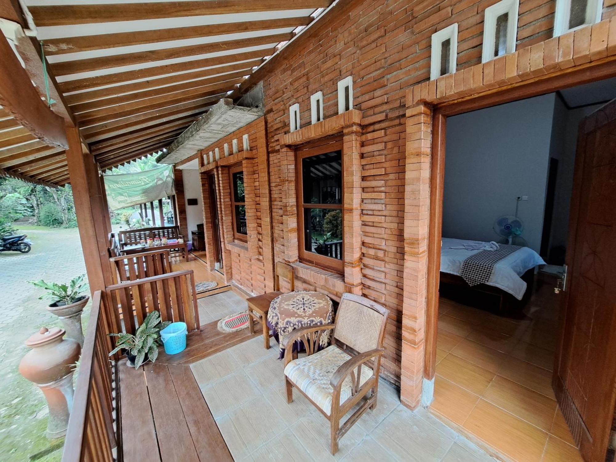 Romadhoni Homestay Magelang Δωμάτιο φωτογραφία